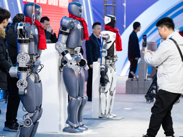 Hi财经丨中国人形机器人在量产道路上加速跑