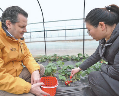看，产业富民的好“丰”景（国际人士看中国乡村全面振兴）