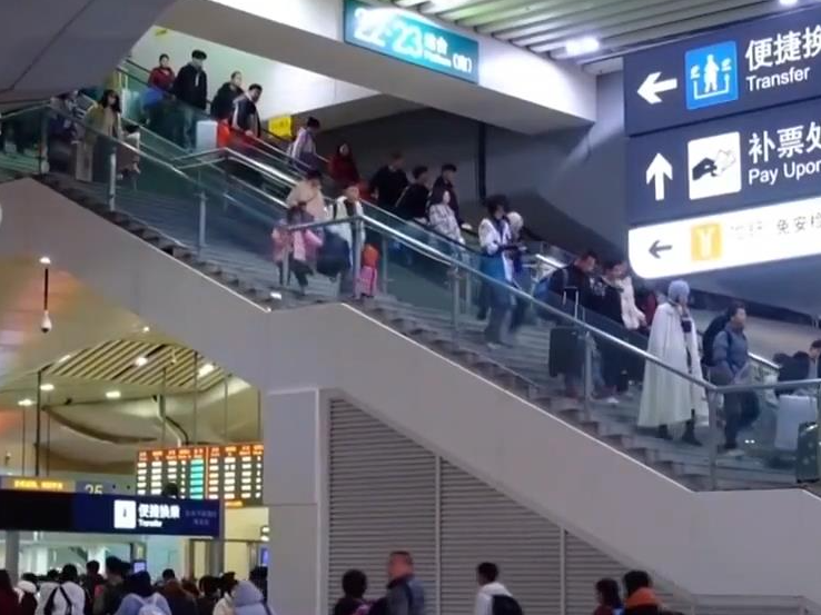 春运过半 全社会跨区域人员流动量预计达48亿人次