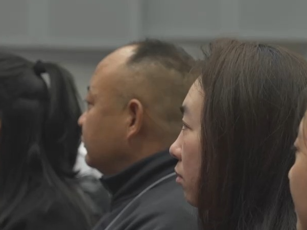 听障人士怎么“听”歌？谐音梗手语怎么“翻译”？春晚首推无障碍转播的背后