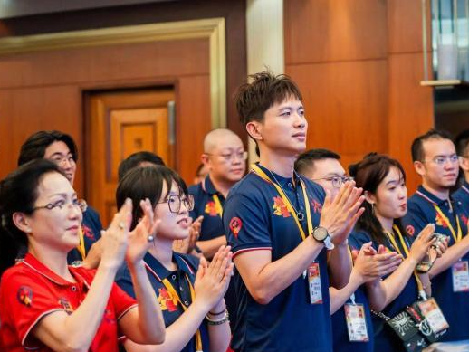 （新春走基层）从沉沉地来到满满地回 台青行李箱里的两岸之变