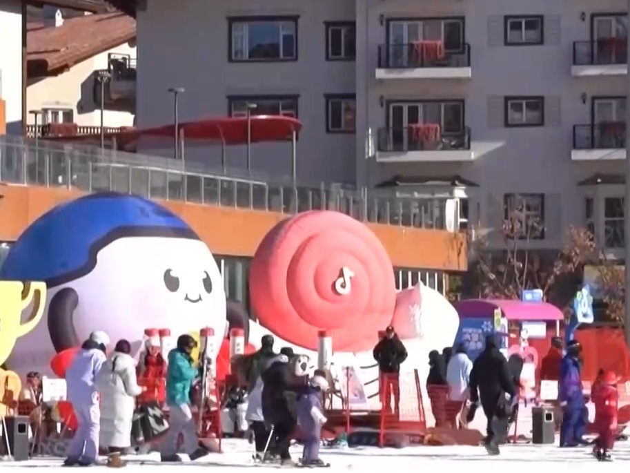 用滑雪打开过年新方式！不出雪场吃喝玩乐全搞定