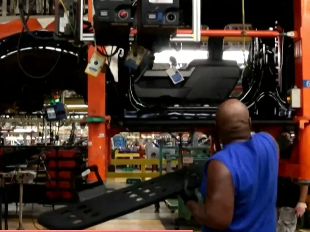 美国加征关税政策引发美民众担忧