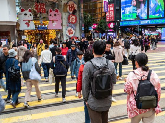 （新春见闻）香港旅游业蛇年春节“小丰收” 特色年味成吸客主因