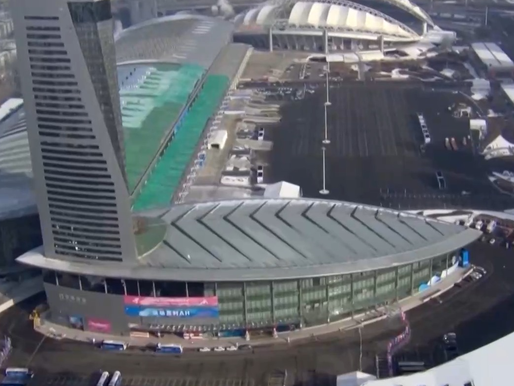 跟随总台直升机 换个视角感受“冰城”的热情与活力