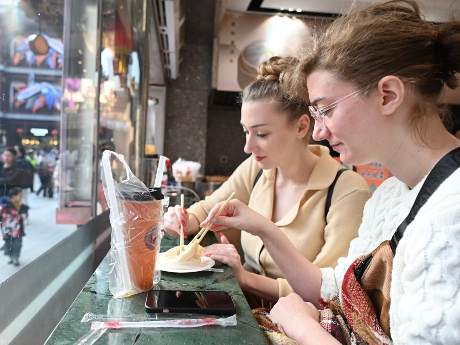 春节文旅热折射经济活力足