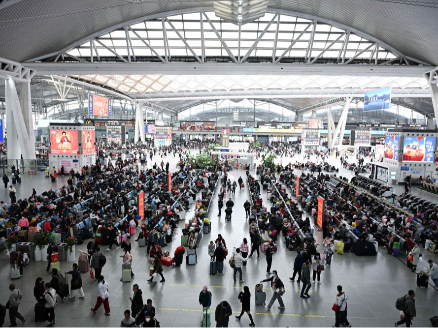 春运“三变”：无纸化进站、摩托大军“退场”、C919上岗