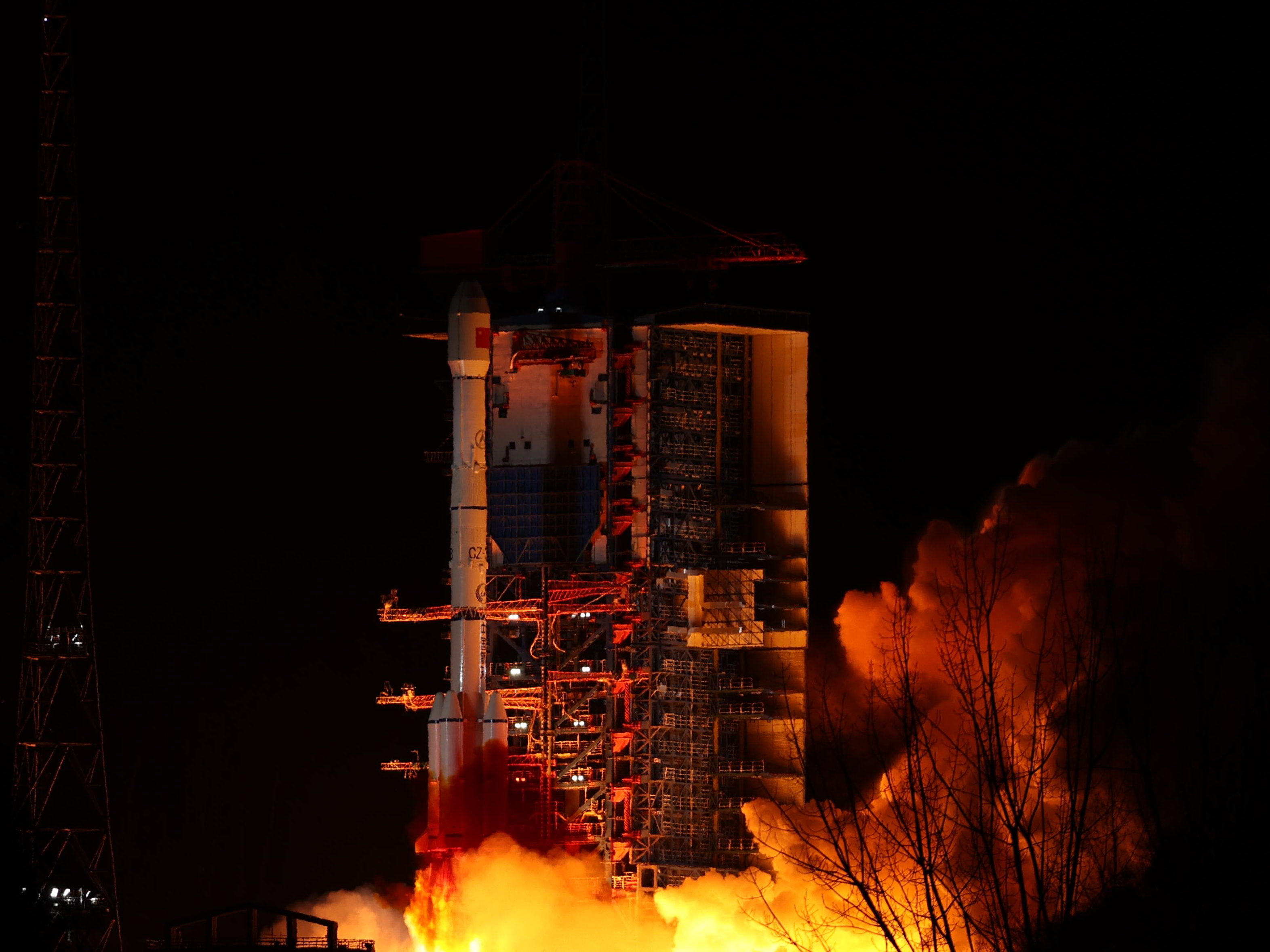 我国成功发射通信技术试验卫星十五号