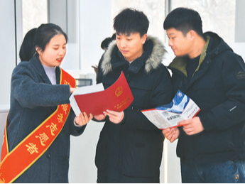 不动产统一登记改革便企惠民（锐财经）