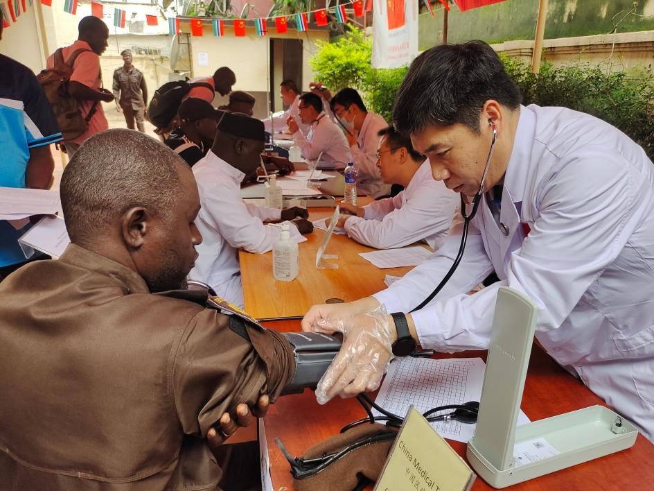 通讯｜“中国医生的表现堪称典范”——中国医疗援助为冈比亚民众带来健康与温暖