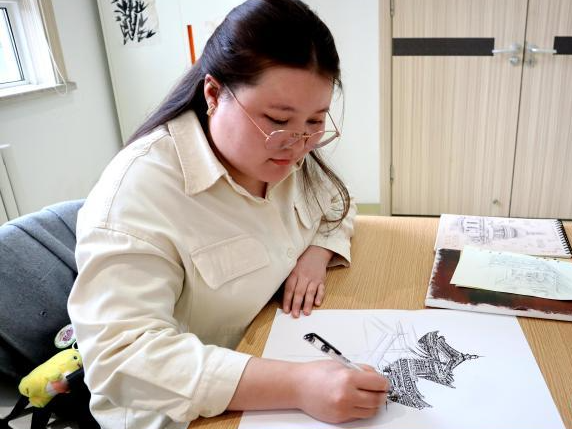 吉尔吉斯斯坦青年的“画本游记”：探寻中式建筑的“智慧密码”