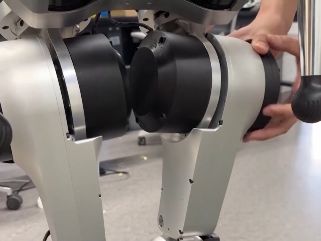 新技能get！人形机器人学会连续后空翻统共需几步？揭秘→