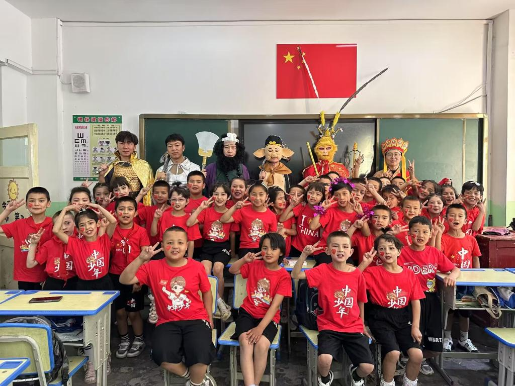 报效祖国 建功西部丨南疆“村小”的春天