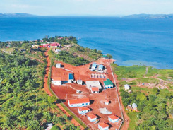 “村民们用上了干净卫生的自来水”