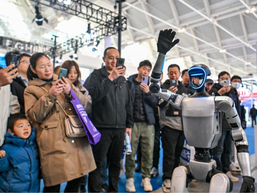 新华网财经观察｜人形机器人加速进入日常生活