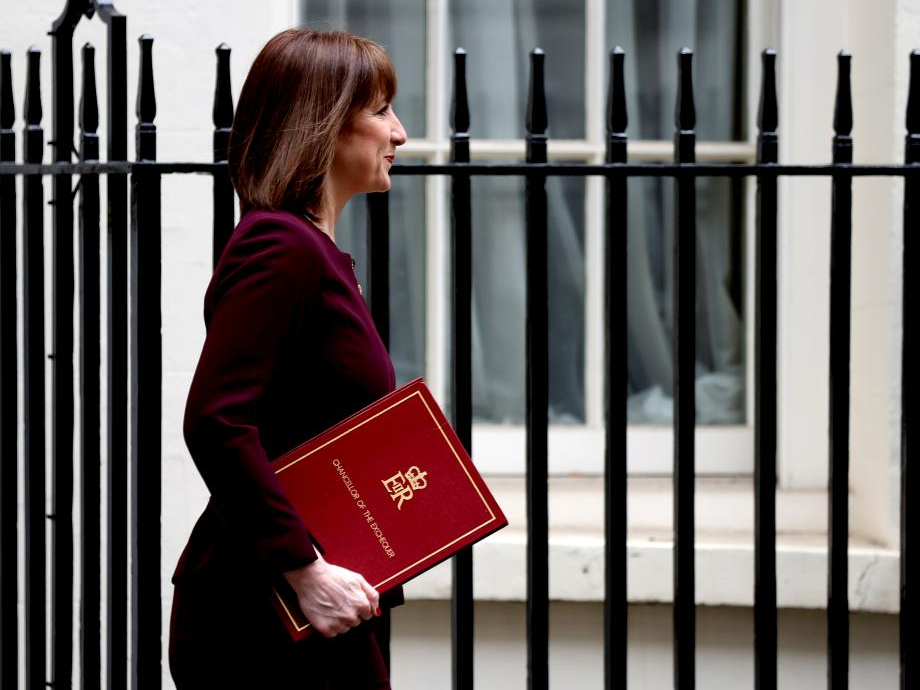 英国大幅下调今年经济增长预期