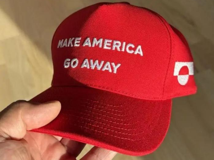 MAGA=“美国滚开”！强买格陵兰岛引发激烈反弹| 国际识局