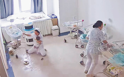 地震中，那些无私守护的身影（在现场）