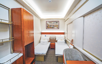 走进新下线的适老化旅游列车（经济新方位）