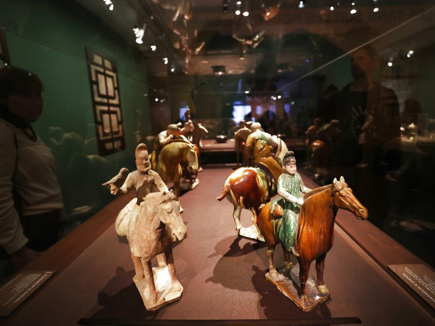 “这是一次难得的沉浸于唐代文化的机会”——法国观众“打卡”唐代文物展