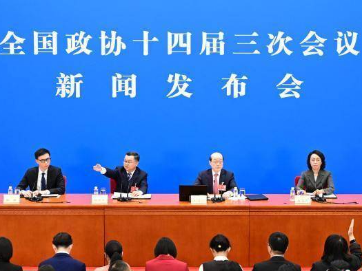 两会启幕，问答中国