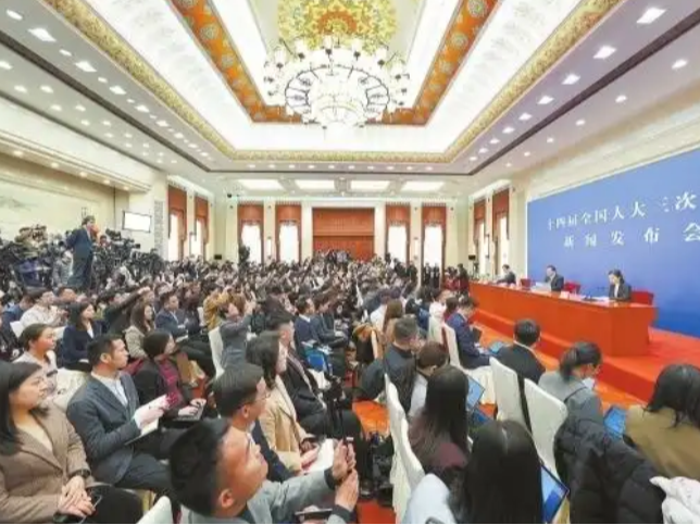 “发展中欧关系，关键是要充满信心”