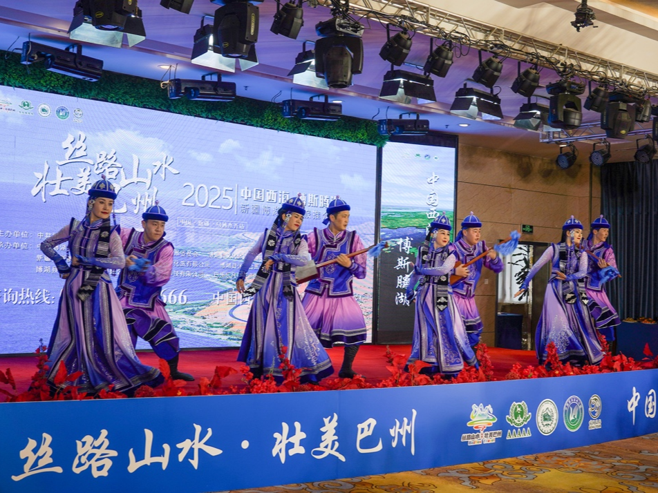 2025“中国西海·博斯腾湖”农旅推介会在乌鲁木齐举办