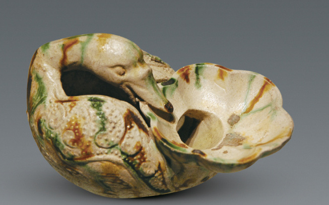 △唐·三彩鸭形杯，河北博物院藏。