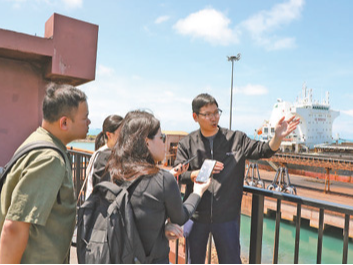 “讲述更多友好合作的故事”