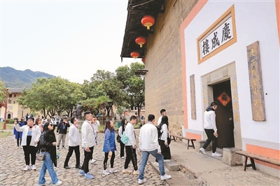 “每一片土地，都是一部教科书”