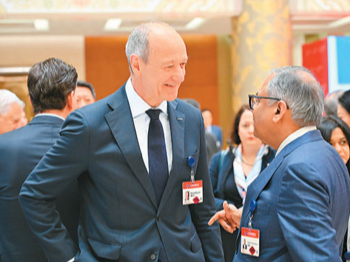 “看多”“看涨”中国市场是众多外企共识（国际论道）