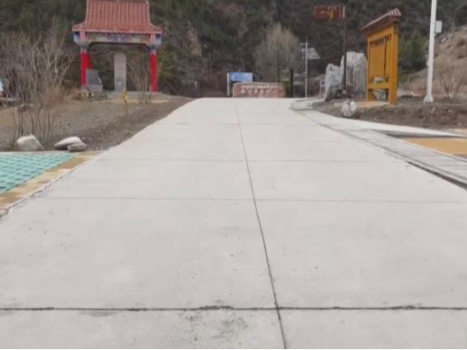 勒巴沟旅游公路：打开玉树市旅游业发展的“金钥匙”