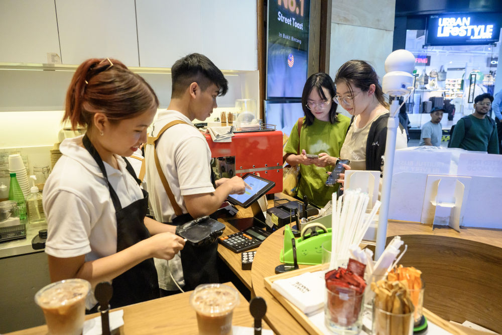 海外网评：从榴莲到网剧，中马合作领域很多