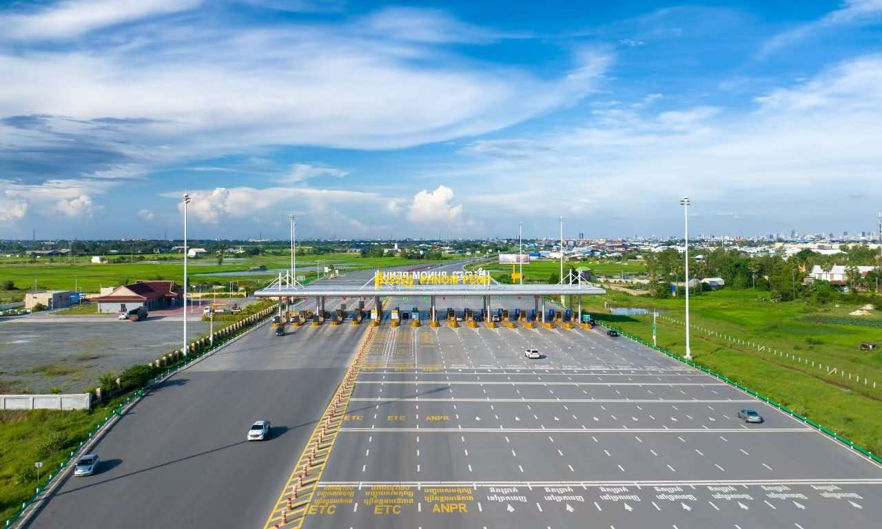 习主席的丝路故事丨这条高速，成为当地百姓的“幸福路”