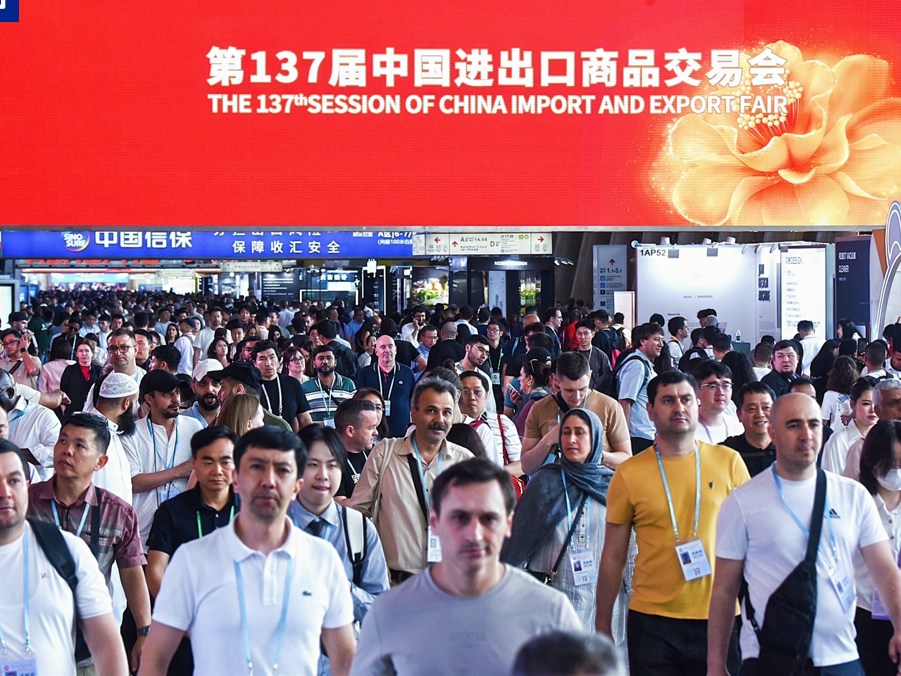 风雨中起跑 68载广交会如何再育新机？