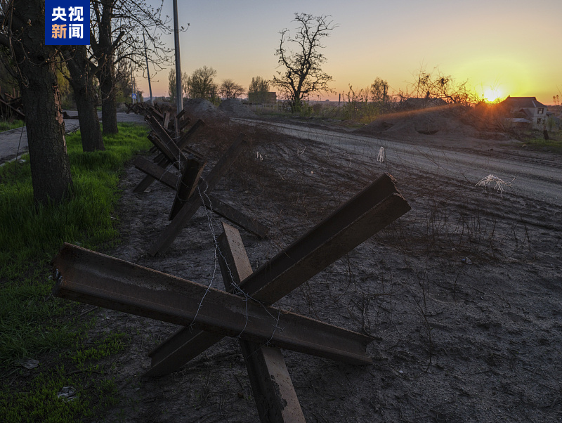 当地时间4月19日，顿涅茨克地区康斯坦丁诺夫卡的防御工事。