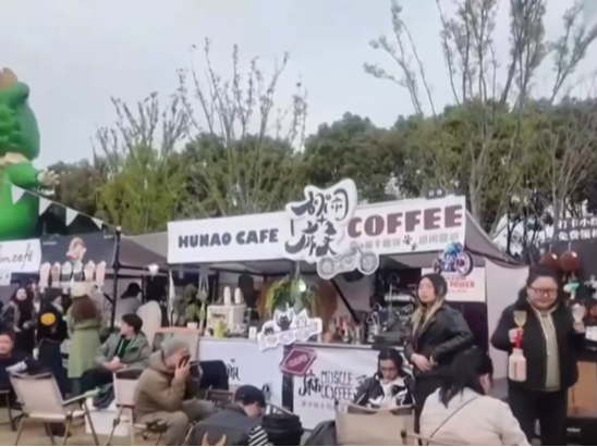 当“硬核”工业“牵手”浪漫文旅 跨界融合激发春日消费新活力