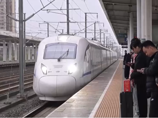 “2小时高铁圈”解锁清明短途游新体验 “假日经济”焕发新活力