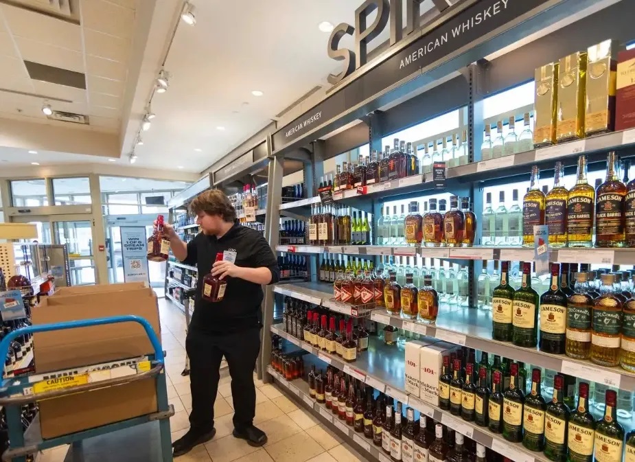 【侠客岛丨解局】美国投出“回旋镖”