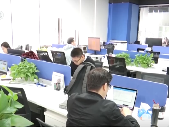 搭平台、促就业 多地抢抓春招黄金期 “职”达春天里