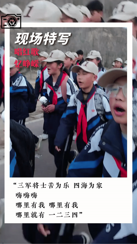 少年徒步百里祭英烈 留下这些感人瞬间