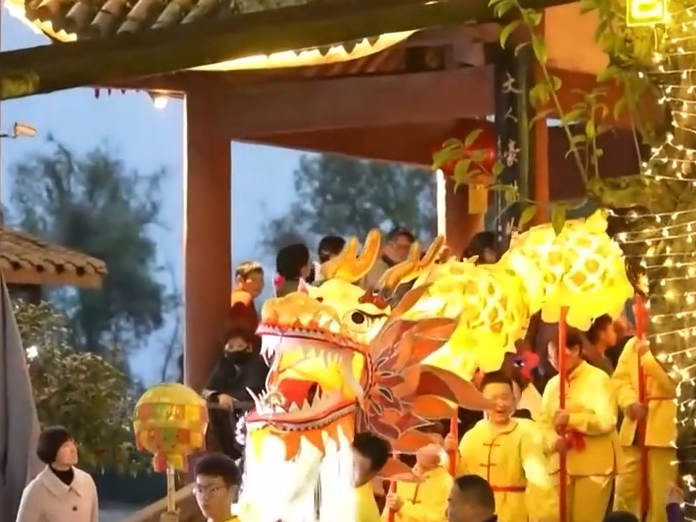 文化中国行丨播种“冰麦”、“龙王”巡游、智能养蚕 他们这样过清明→