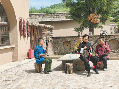 山峁绵延处，岁月写新章（走进传统村落）