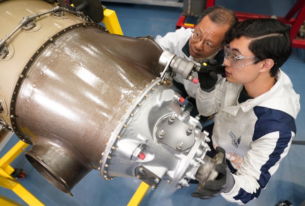 香港故事｜“飞机医生”和“甜点大师”：香港技能健儿绽放世界舞台