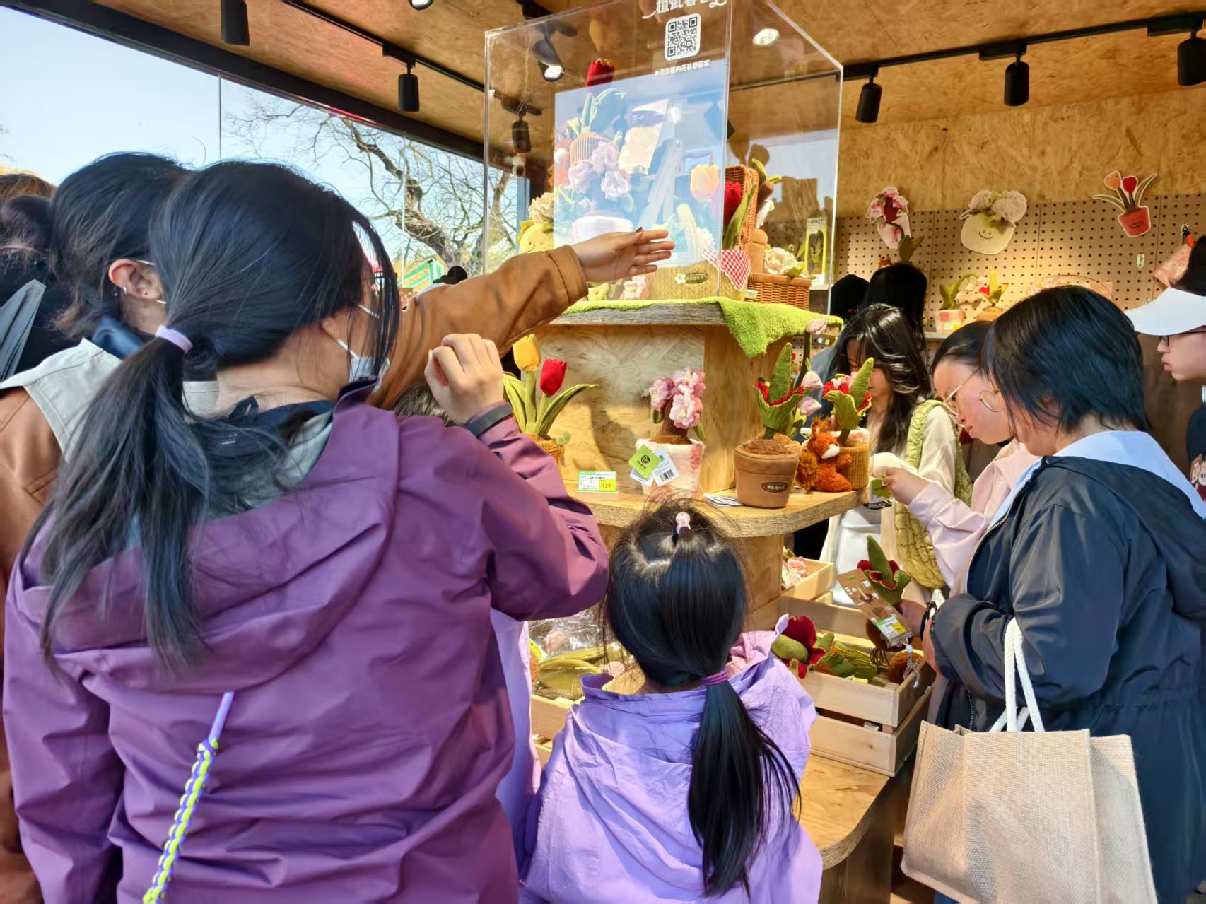 财经观察：多组数据看春日消费活力迸发