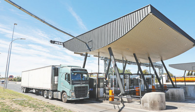 “中国朋友为我们带来了一条甜蜜的致富路”（中拉是天然合作伙伴）