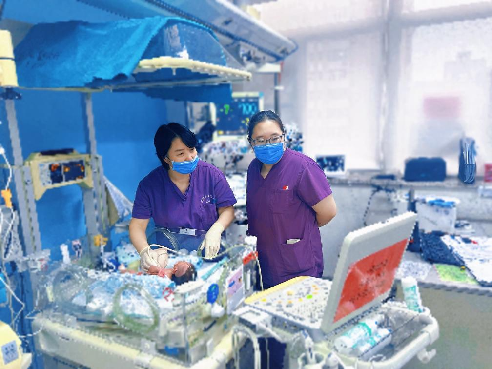 新华全媒+丨国际护士节：“提灯天使”的变与守