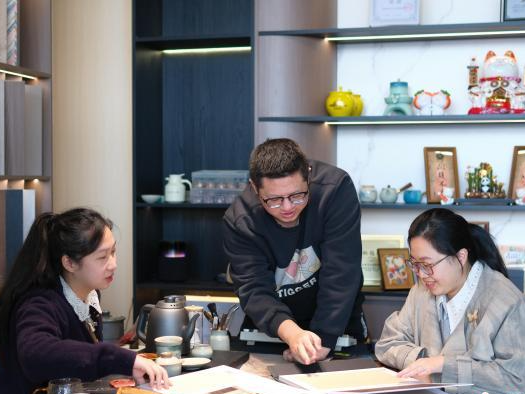 从“小家”到“万家”：闽台夫妻的大陆家装创业路