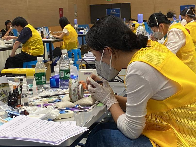 被文物修复“圈粉”的年轻人 如何实现从热爱到坚守？丨文化中国行