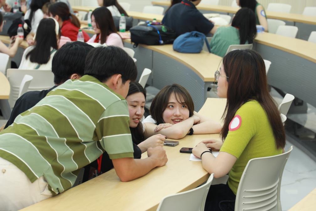 特写：东京青年访华团感受中国发展脉动